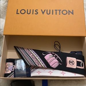 Louis Vuitton Authentic Bandeau brand new